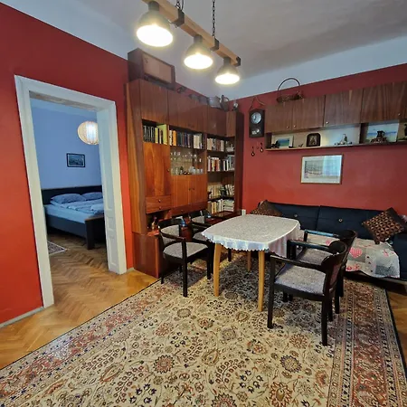 Apartament етаж от къща с двор Burgas City