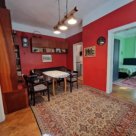 етаж от къща с двор *