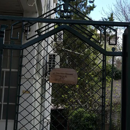 Apartament етаж от къща с двор