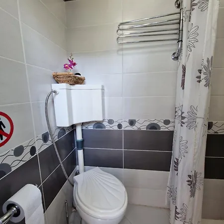 етаж от къща с двор Apartament *