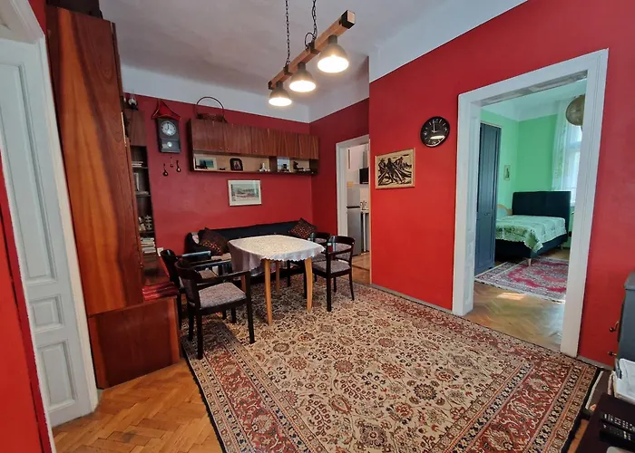 етаж от къща с двор *