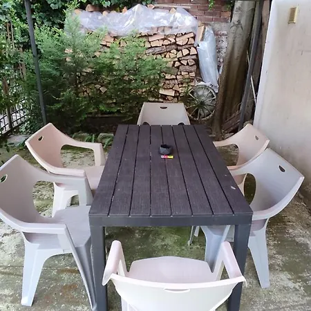 شقة етаж от къща с двор