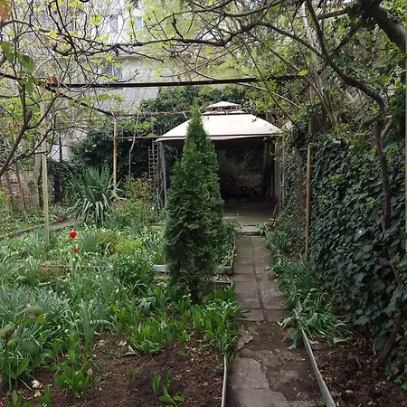 етаж от къща с двор Apartman Burgasz