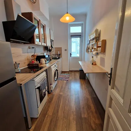 етаж от къща с двор * Burgasz