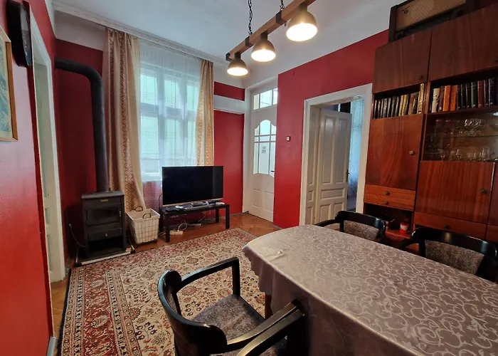 етаж от къща с двор