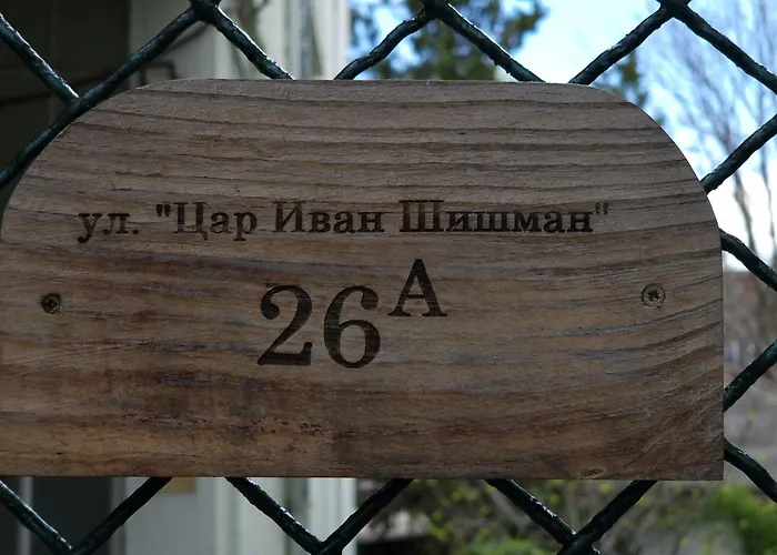 етаж от къща с двор