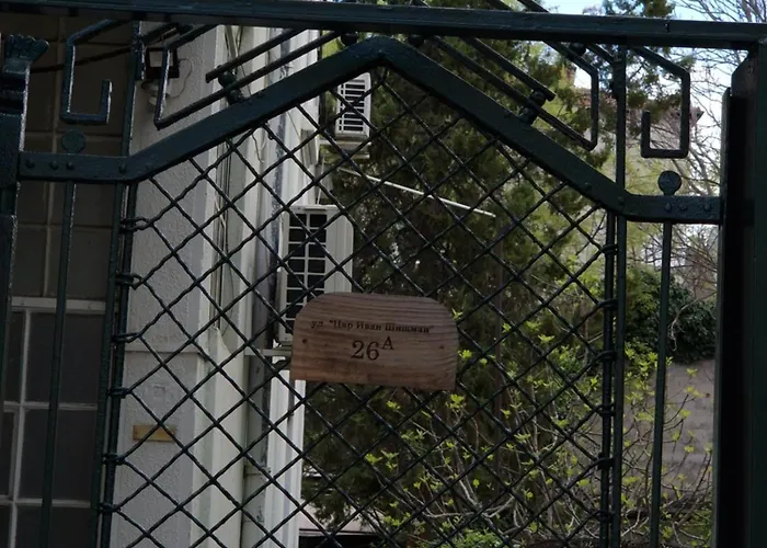 Appartamento етаж от къща с двор