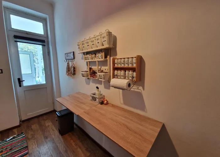 етаж от къща с двор Lejlighed