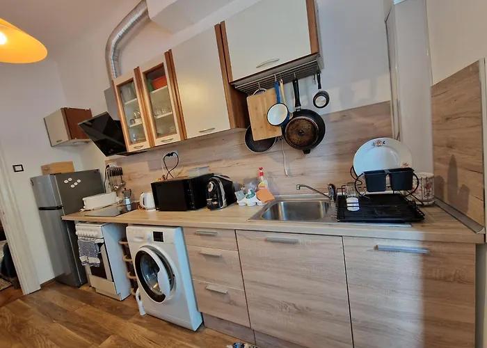 етаж от къща с двор