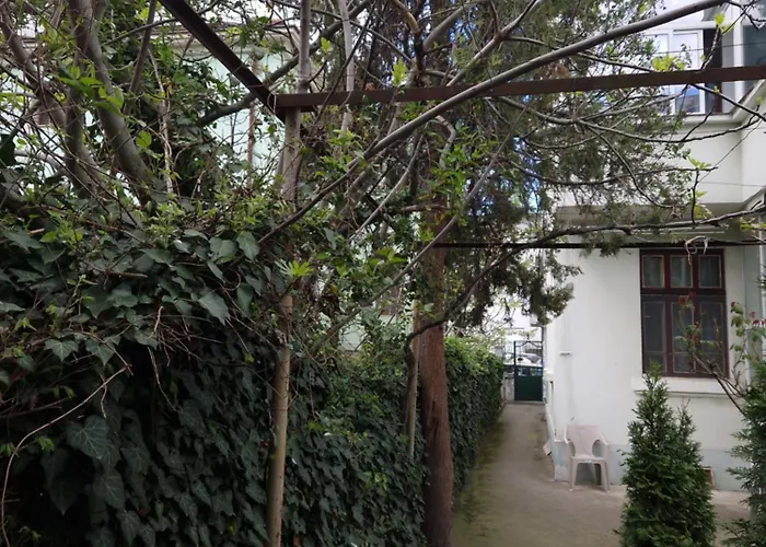 Appartamento етаж от къща с двор Burgas